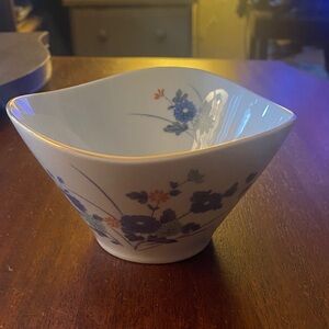 Vintage Small Japanese Floral Porcelain Rice Bowl in White and Blue, gold trim